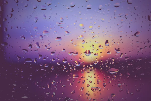 Σταγόνες της βροχής στη γυάλινη με φίλτρο εφέ ρετρό στυλ vintage — Φωτογραφία Αρχείου