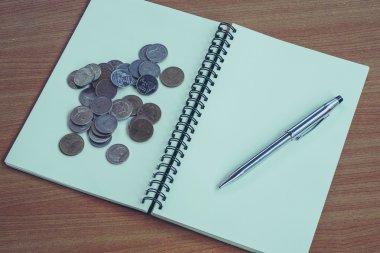 Kalem ve paralar filtre etkisi retro vintage tarzı ile