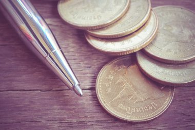 Kalem ve paralar filtre etkisi retro vintage tarzı ile