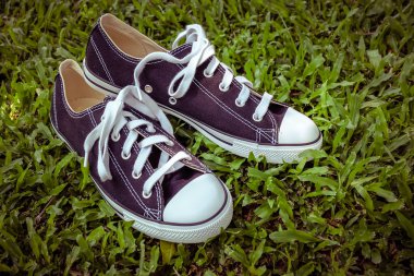 Filtre etkisi retro vintage tarzı ile siyah spor ayakkabı