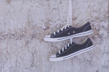 Filtre etkisi retro vintage tarzı ile siyah spor ayakkabı