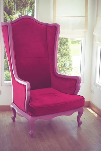 Canapé rouge avec effet filtre style vintage rétro — Photo