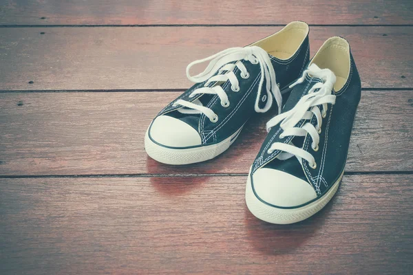 Svarta sneakers med filter effekt retro vintage stil — Stockfoto