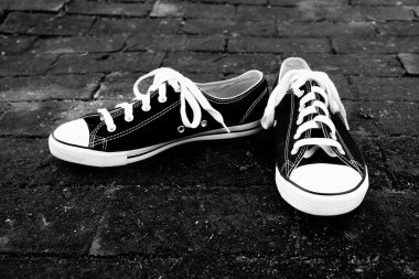 Filtre etkisi retro vintage tarzı ile siyah spor ayakkabı