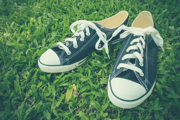 Svarta sneakers med filter effekt retro vintage stil — Stockfoto