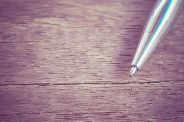 Ручка на дереве с эффектом фильтра ретро винтажный стиль — стоковое фото