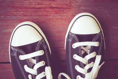 Filtre etkisi retro vintage tarzı ile siyah spor ayakkabı