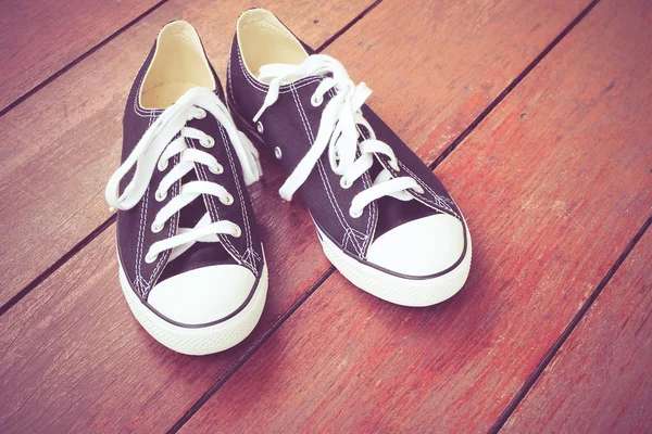 Svarta sneakers med filter effekt retro vintage stil — Stockfoto