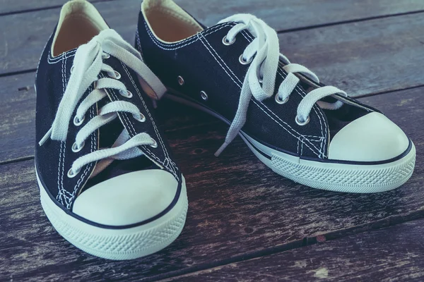 Svarta sneakers med filter effekt retro vintage stil — Stockfoto