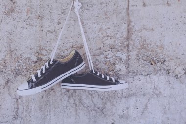 Filtre etkisi retro vintage tarzı ile siyah spor ayakkabı