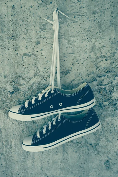 Чорні кросівки з ефектом фільтра ретро вінтажний стиль — стокове фото