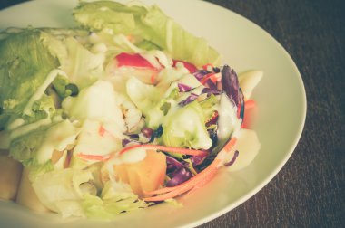 Filtre etkisi retro vintage tarzı ile salata