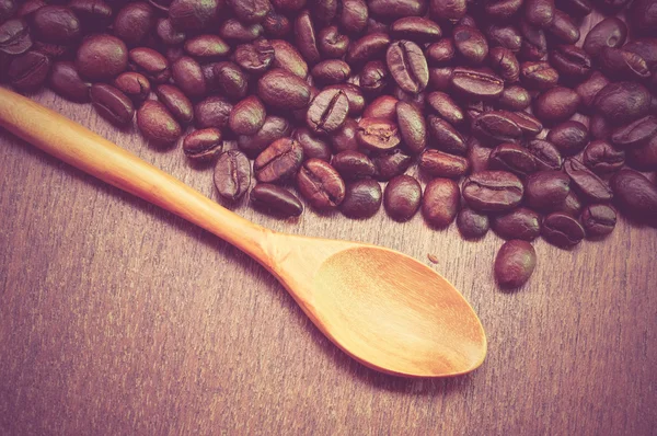 Kawa i drewnianą łyżką z filtr efektu retro starodawny s — Zdjęcie stockowe