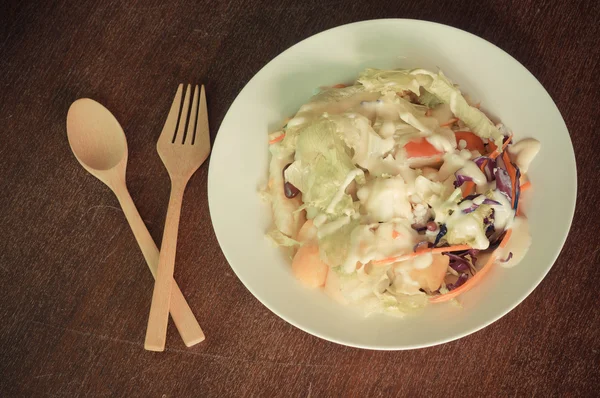 Salada com efeito de filtro estilo vintage retro — Fotografia de Stock