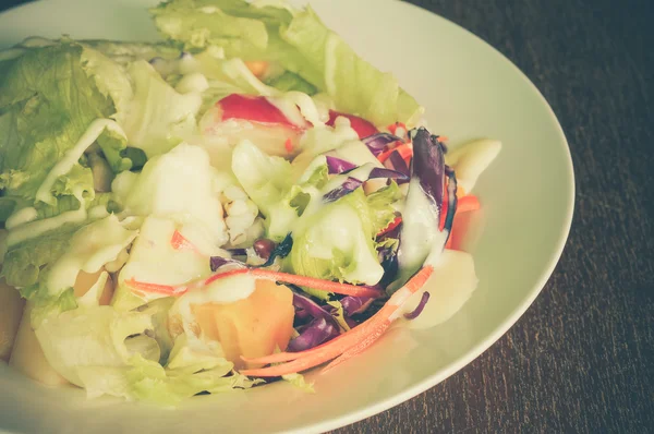 Filtre etkisi retro vintage tarzı ile salata