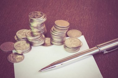 Kalem ve paralar filtre etkisi retro vintage tarzı ile