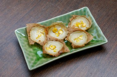 knmcrk, Tay sweetmeat, bir Hindistan cevizi sütü şeker ve un ile yapılan.