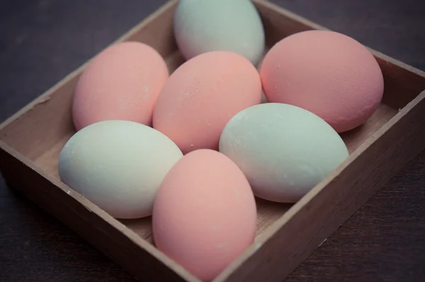 A szűrő hatás retro vintage stílusú színes húsvéti tojás — Stock Fotó