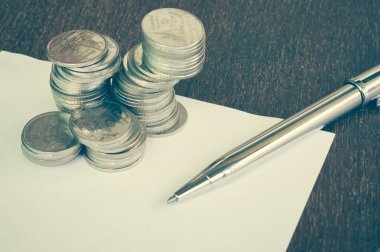 Kalem ve paralar filtre etkisi retro vintage tarzı ile