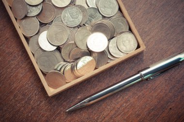 Kalem ve paralar filtre etkisi retro vintage tarzı ile