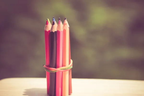 Crayons de couleur vieux style vintage rétro — Photo