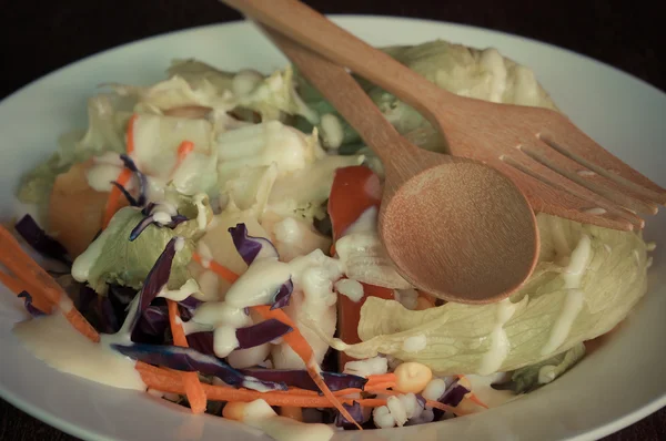 Salada com efeito de filtro estilo vintage retro — Fotografia de Stock