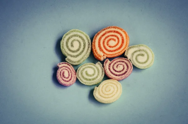 フィルター効果のレトロなビンテージ スタイルとカラフルなフルーツ ペーストのお菓子 — ストック写真