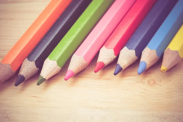 Crayons de couleur vieux style vintage rétro — Photo