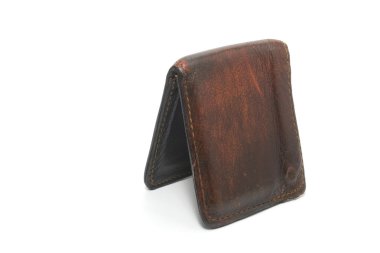 eski deri cüzdan izole beyaz zemin üzerine