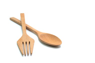 Tahta kaşık beyaz arkaplanda izole edildi