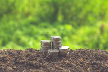 Filtre etkisi retro vintage tarzı ile sikke yığını