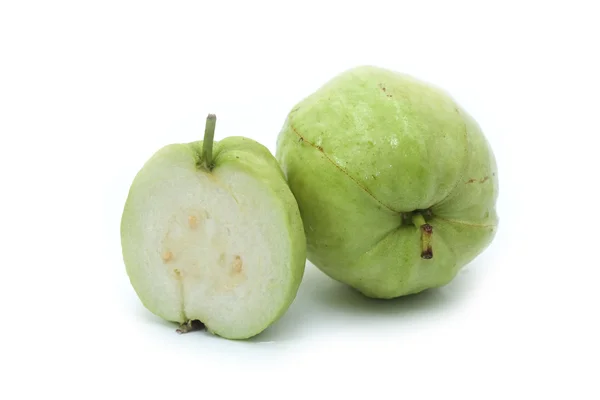 Fruta de guayaba aislada sobre fondo blanco — Foto de Stock