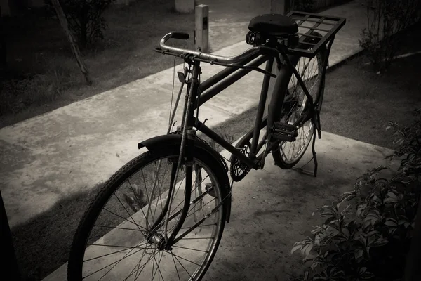 Bicicleta vieja con efecto de filtro estilo retro vintage — Foto de Stock