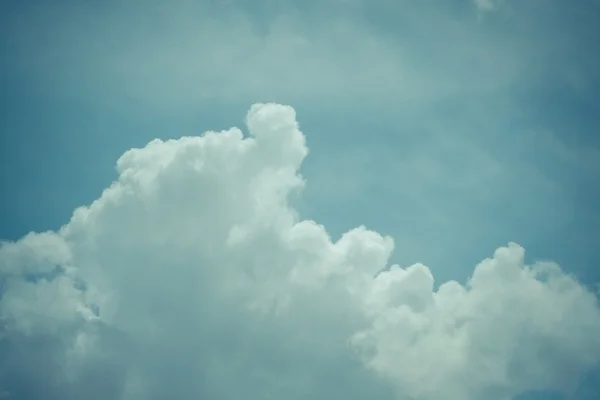 Retro wolk en hemel — Stockfoto