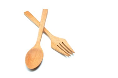 Tahta kaşık beyaz arkaplanda izole edildi