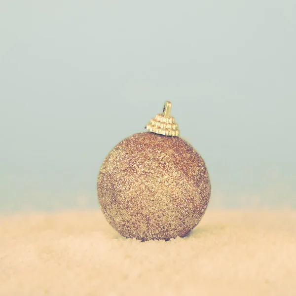 フィルター効果のレトロなビンテージ スタイルのクリスマス ボール — ストック写真