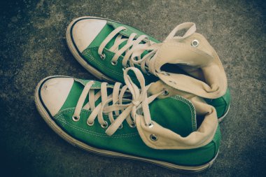 spor ayakkabıları ile filtre etkisi retro vintage styl