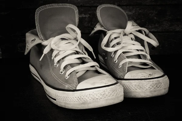 Spor ayakkabıları ile filtre etkisi retro vintage styl — Stok fotoğraf