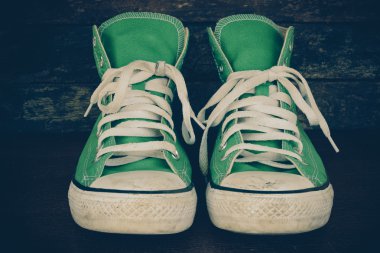 spor ayakkabıları ile filtre etkisi retro vintage styl