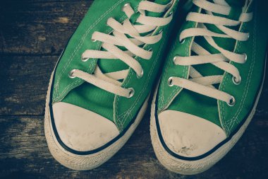 spor ayakkabıları ile filtre etkisi retro vintage styl