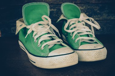 spor ayakkabıları ile filtre etkisi retro vintage styl