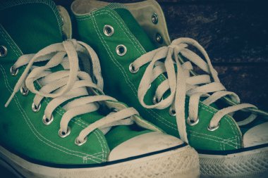 spor ayakkabıları ile filtre etkisi retro vintage styl