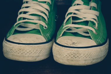 spor ayakkabıları ile filtre etkisi retro vintage styl