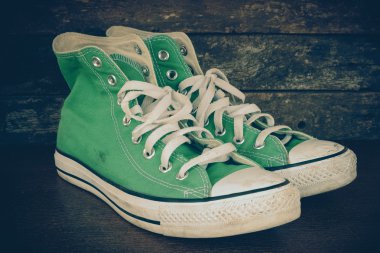 spor ayakkabıları ile filtre etkisi retro vintage styl