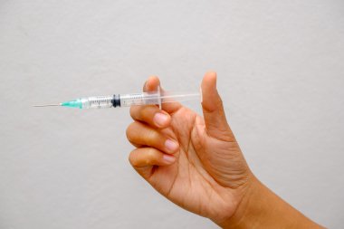 El tutma şırınga ile filtre etkisi retro vintage tarzı