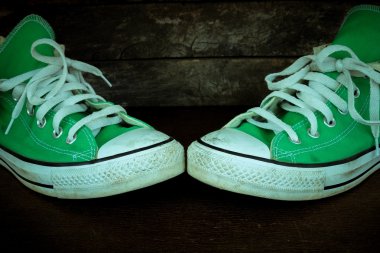 spor ayakkabıları ile filtre etkisi retro vintage styl