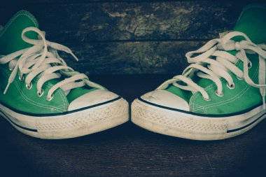 spor ayakkabıları ile filtre etkisi retro vintage styl