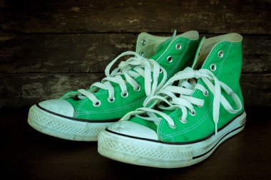 spor ayakkabıları ile filtre etkisi retro vintage styl