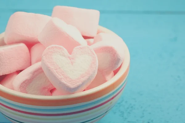 Roze hart vorm van marshmallow met filter effect retro vintage — Stockfoto