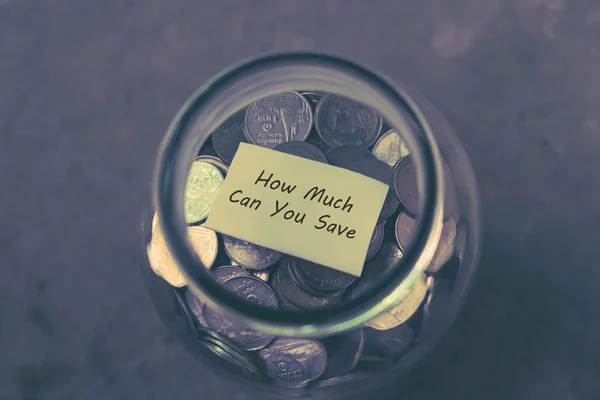 Bespaar geld voor investeringen concept geld in het glas met filter — Stockfoto